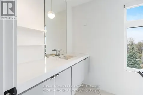 2154 Rice Avenue Ottawa ON K2A 0C4
