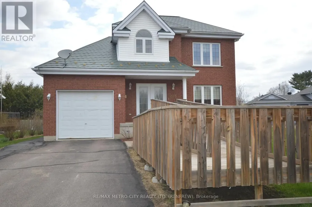 225 Vanier Crescent Renfrew ON K7V 4K6