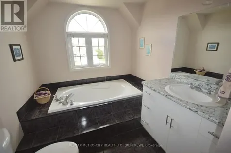 225 Vanier Crescent Renfrew ON K7V 4K6