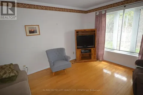 225 Vanier Crescent Renfrew ON K7V 4K6