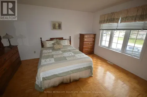 225 Vanier Crescent Renfrew ON K7V 4K6