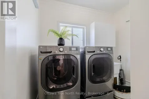 19 Black Tern Crescent Ottawa ON K2M 2Z4