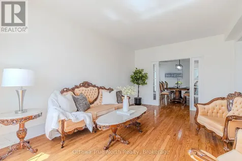 19 Black Tern Crescent Ottawa ON K2M 2Z4