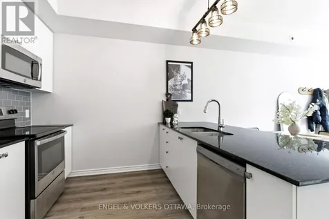 808 Kiniw Private Ottawa ON K1K 5A4