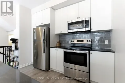 808 Kiniw Private Ottawa ON K1K 5A4