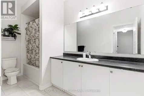 808 Kiniw Private Ottawa ON K1K 5A4