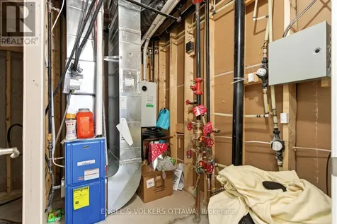 808 Kiniw Private Ottawa ON K1K 5A4