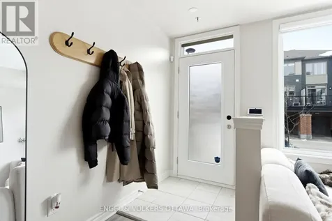 808 Kiniw Private Ottawa ON K1K 5A4