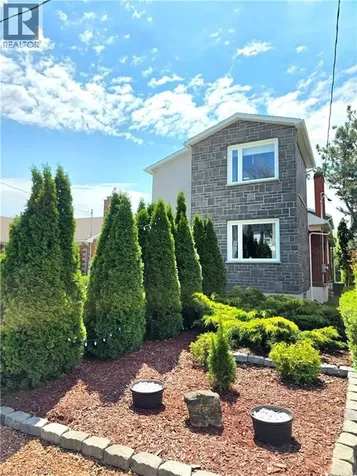 16 Forest Hill Road St. Catharines ON L2R 3T7