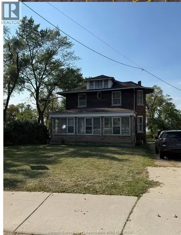 3026 Sandwich Street Windsor ON N9C 1A3