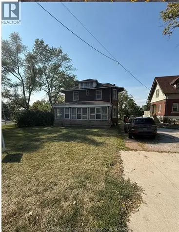3026 Sandwich Street Windsor ON N9C 1A3