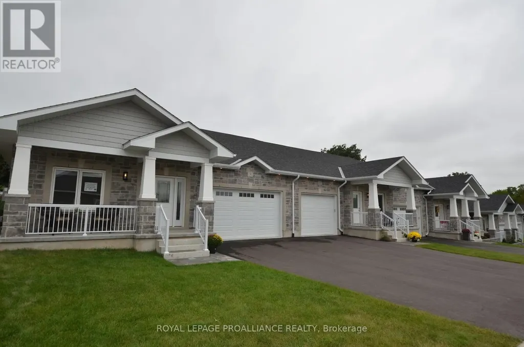 31 Douglas Marshall Crescent Brockville ON K6V 0E8