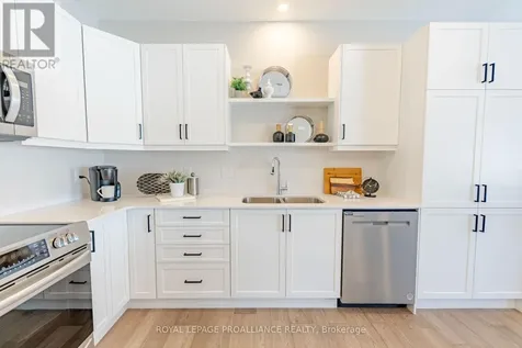 31 Douglas Marshall Crescent Brockville ON K6V 0E8