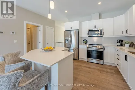 31 Douglas Marshall Crescent Brockville ON K6V 0E8