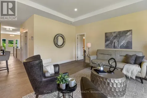 33 Douglas Marshall Crescent Brockville ON K6V 0E8