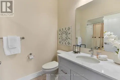 33 Douglas Marshall Crescent Brockville ON K6V 0E8