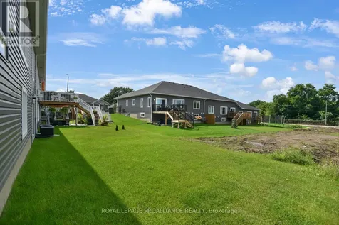33 Douglas Marshall Crescent Brockville ON K6V 0E8