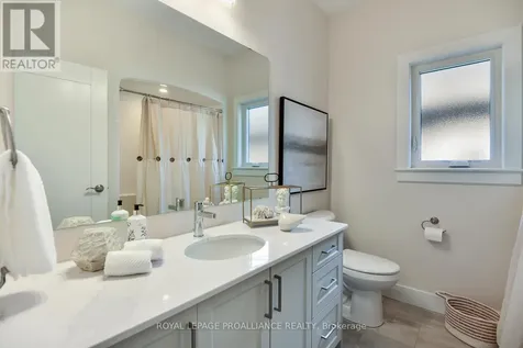 33 Douglas Marshall Crescent Brockville ON K6V 0E8