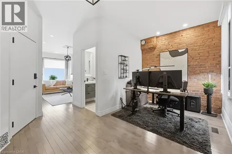 252 King Street West Hamilton ON L8P 1A9