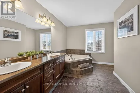 25 Southwood Crescent Haldimand ON N3W 0A6