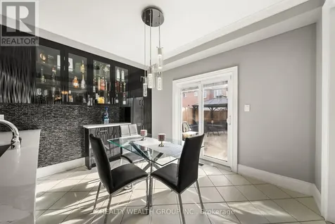 185 Regency View Heights Vaughan ON L6A 3V3