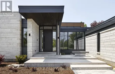 32 Clovelly Road Ottawa ON K1J 6M2