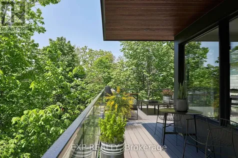 32 Clovelly Road Ottawa ON K1J 6M2