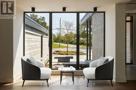 32 Clovelly Road Ottawa ON K1J 6M2