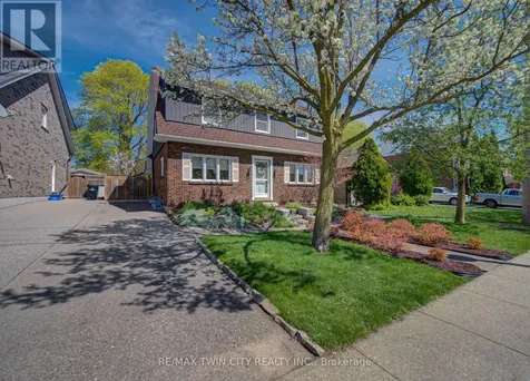53 Lincoln Avenue Cambridge ON N1R 4W6