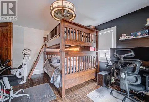 53 Lincoln Avenue Cambridge ON N1R 4W6