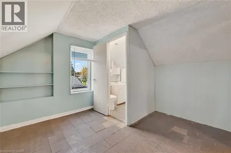 227 West 19th Street Hamilton ON L9C 4J3