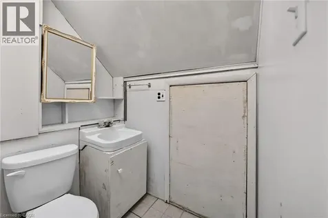 227 West 19th Street Hamilton ON L9C 4J3