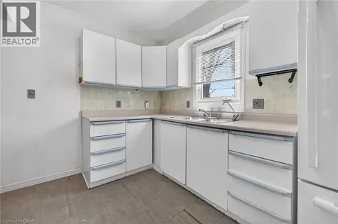 227 West 19th Street Hamilton ON L9C 4J3