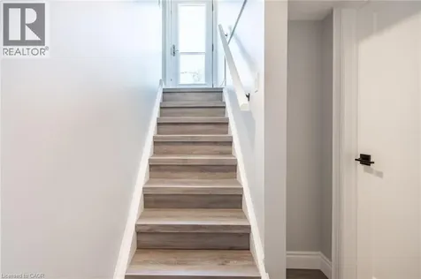 5482 Randolph Crescent Burlington ON L7L 3C5