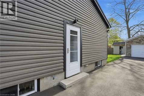 249 West 18th Street Hamilton ON L9C 4H1