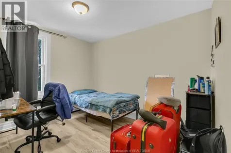 258 Elm Avenue Windsor ON N9A 5G8