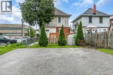 258 Elm Avenue Windsor ON N9A 5G8
