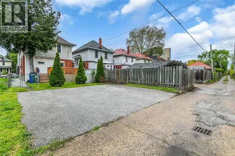 258 Elm Avenue Windsor ON N9A 5G8
