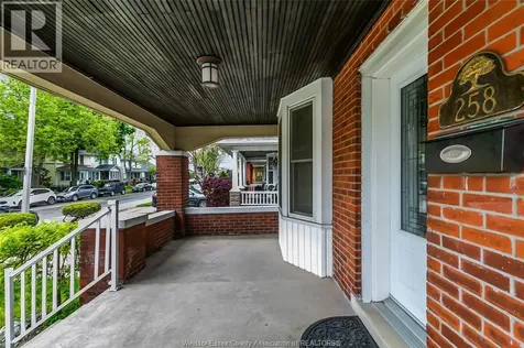 258 Elm Avenue Windsor ON N9A 5G8