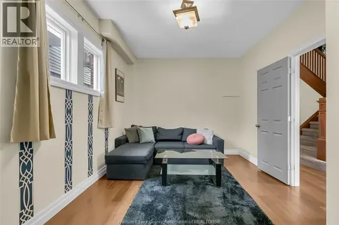 258 Elm Avenue Windsor ON N9A 5G8