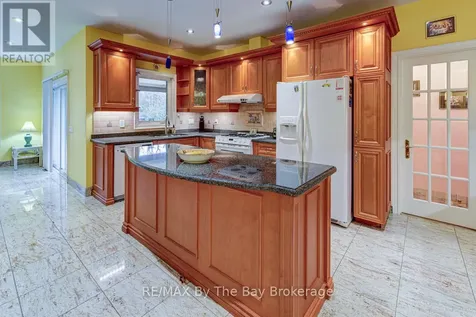 126 29th Street North Wasaga Beach ON L9Z 2C9