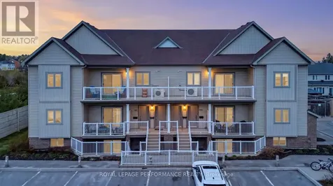 104 Sternes Private Ottawa ON K4A 0X8