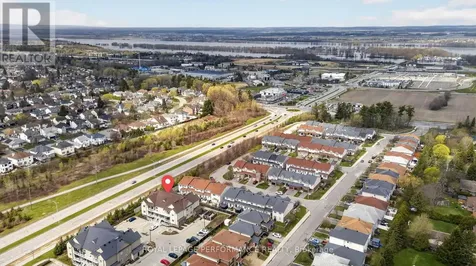 104 Sternes Private Ottawa ON K4A 0X8