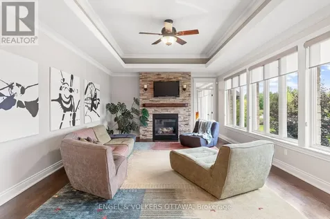 6808 Suncrest Drive Ottawa ON K4P 0B2