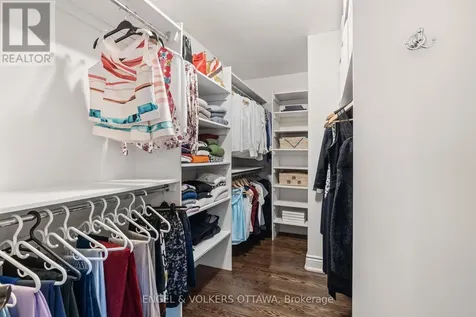 6808 Suncrest Drive Ottawa ON K4P 0B2
