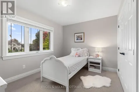 6808 Suncrest Drive Ottawa ON K4P 0B2