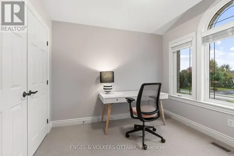 6808 Suncrest Drive Ottawa ON K4P 0B2