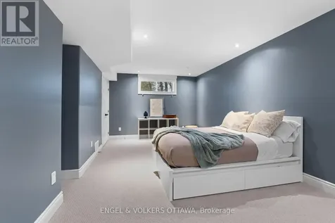 6808 Suncrest Drive Ottawa ON K4P 0B2