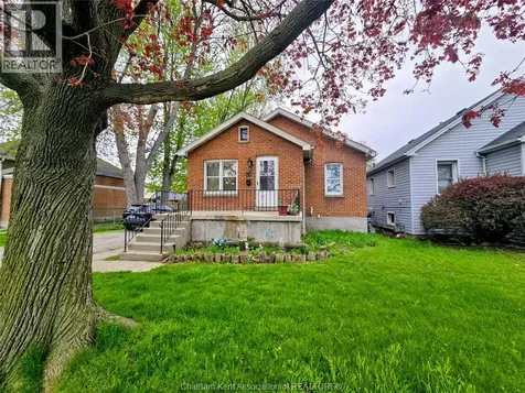 36 Mcnaughton Ave E Avenue Chatham ON N7L 2G1