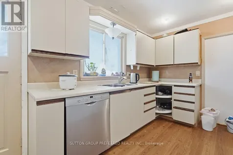 2 Ruskin Court London North (north J) ON N6G 1S8